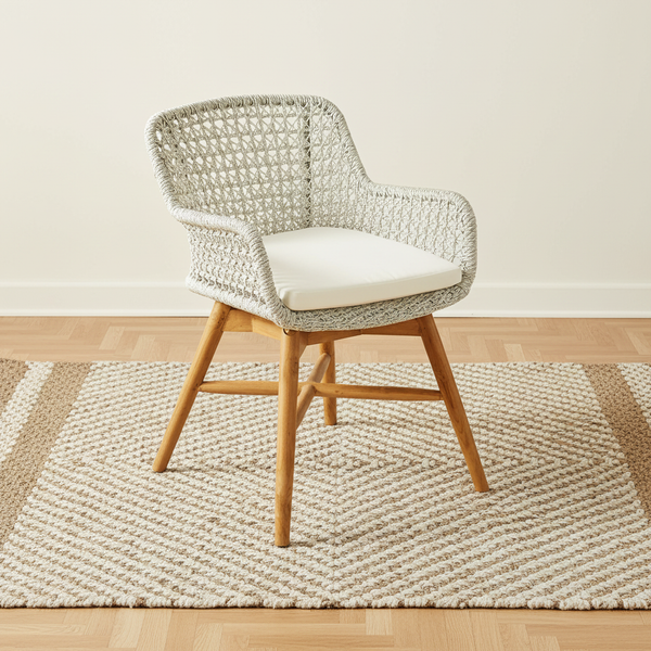 Sedia Veronika su tappeto seagrass